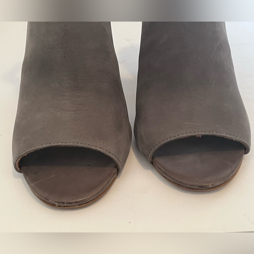 Steve Madden Gray Peep-Toe Block Heel Sandals - Picture 8 of 15